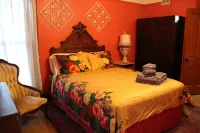 Historic Home With Modern Amenities - Great for Families with room for up to 18!