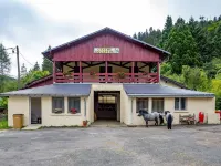 Chalet Idéalement Placé, à 5 Minutes à Pieds du Centre-ville de LA Bourboule Hotels in La Bourboule