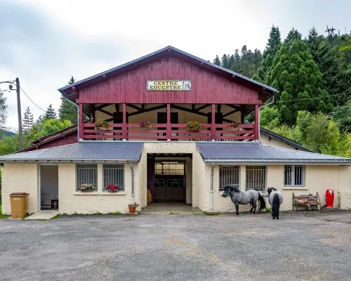 Chalet Idéalement Placé, à 5 Minutes à Pieds du Centre-ville de LA Bourboule Hotels in La Bourboule