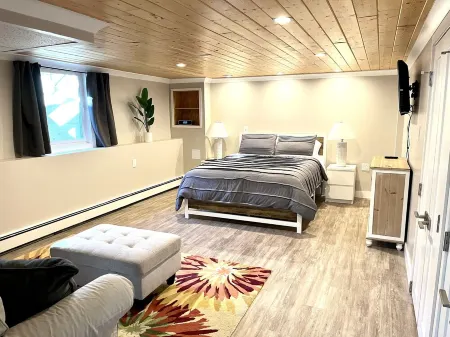 Charming Apartment in Quiet Neighborhood Отели в г. Таппан