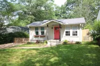 5 Minute Drive to Downtown Greenville!