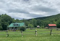 Off-the-Grid Historic 1930 Farmhouse Adventure on Working Horse Farm with Sauna Hotels in Bald Mountain