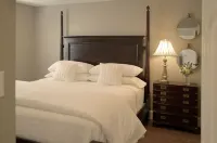 Close to DFW airport, sport venues, steps to running /bicycling trail & shopping