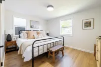 Fully remodeled 2-bedroom house in welcoming Arvada with hot tub!
