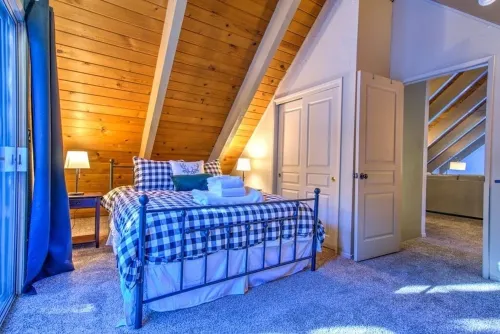 Beautiful South Lake Tahoe Meadow View Chalet. Dog Friendly. AC