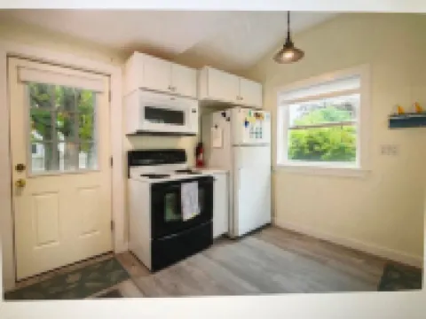 Charming Cottage near Beach and Ferry