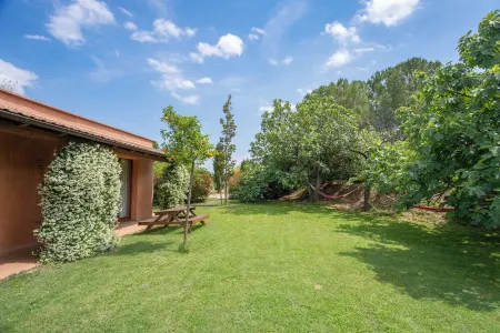 Eco country house near Costa Brava. Garden, pool and views