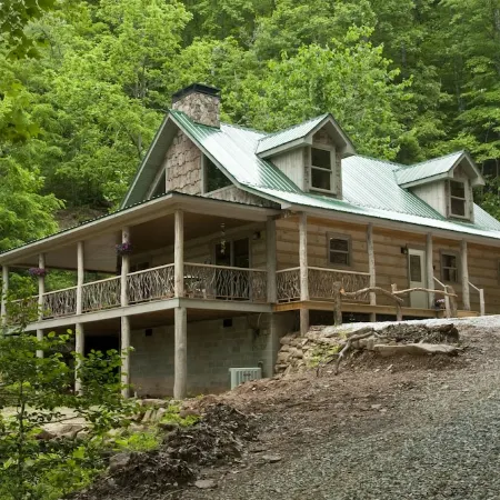 Spring is Here!!  Come Enjoy the Great Outdoors at Poplar Lodge!
