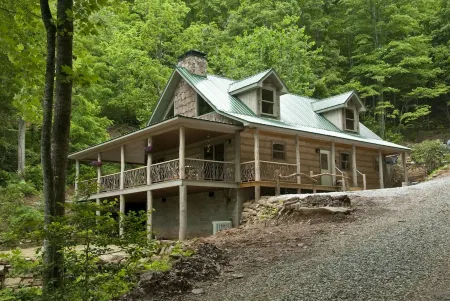 Spring is Here!!  Come Enjoy the Great Outdoors at Poplar Lodge!