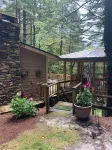 Walk to Waterfalls!  Cozy All Seasons Highlands Cabin 6 min to Town Hotel in zona Dry Falls
