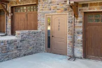 2 bed 2 bath Condo, Heated Garage on Winter Park Bus Route, Sleeps 6 comfortably