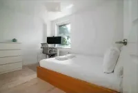 Canal View House | 2Br with Garden & Parking Hotels in Kings Cross