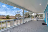 Brand new custom home,  with 3 en-suite bedrooms, located in prime Kemah spot!