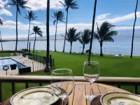 Oceanfront, Luxurious Bed & Bedding, Air Conditioned, fast WiFi!