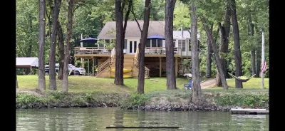 Earls Landing -Riverfront Cottage!