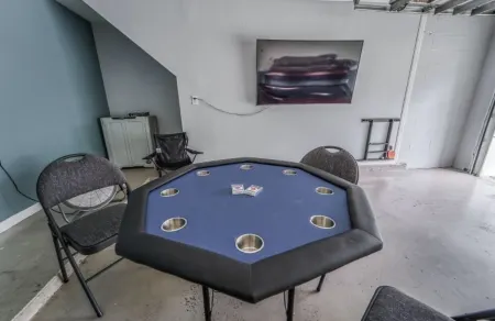 Family Oasis Heated Pool + Pond View 4BR 2.5BA Отели в г. Брандон