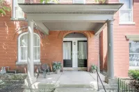 ★ Victorian Louisville ★ Large 1200 sqft APT #1