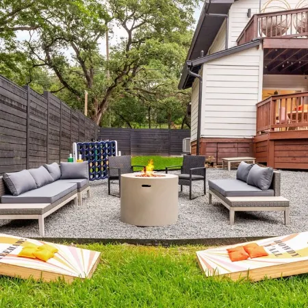 SoLa TX Twoplex: sleeps 14 / 2 pools / 2 fire pits / 2 miles to DT / 2 fun!
