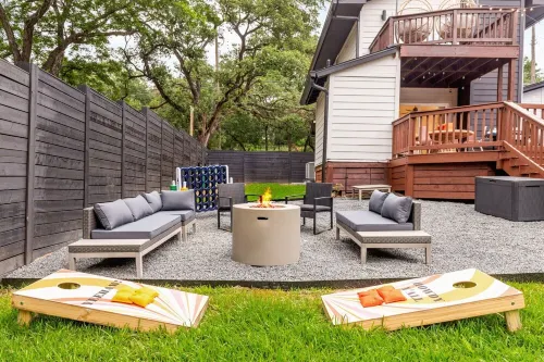 SoLa TX Twoplex: sleeps 14 / 2 pools / 2 fire pits / 2 miles to DT / 2 fun!