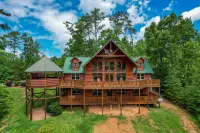 Private Cabin w/Treetop Gazebo & Panoramic Views! Close to Parks!