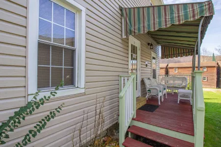 Stay In Ohiopyle by the trail with a jetted tub