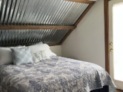 Roudy’s Retreat: Secluded Mountain Cabin with Hot Tub and Private Pond 넬슨 카운티 호텔