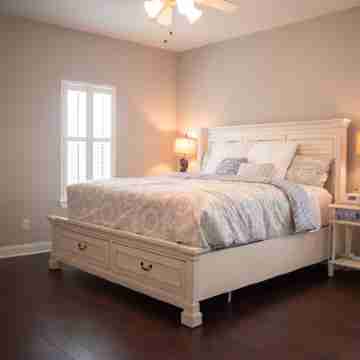 located in the downtown Lake Charles!!! 5 min drive to the civic center Rooms