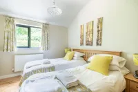 Hillside Lodge - sleeps 4/10  with wood burner and private hot tub