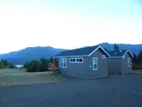 Mt Defiance Cabin with Columbia River View Hotels near Maple Leaf Events
