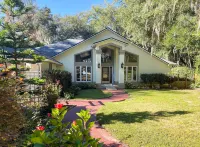 Lake House - Gorgeous Lake Views, Kayaks, Game Room, Fire Pit, Family Friendly