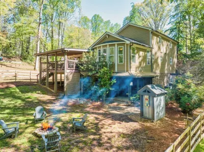 Lake Cabin! Private Dock/Hot Tub/8 Beds/Pool Table/Ping Pong Table