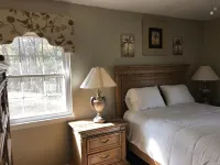 Cozy comfortable home near lakes, parks and downtown Sumter