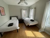 Beautiful 7 Bedroom home on family farm, perfect for a large group Hotels in Fallsburg