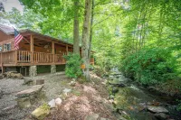 Creekfront Cabin w/ Hot Tub! Motorcycle Friendly!