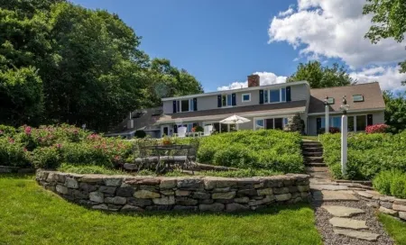 NOTHING LIKE IT!  STUNNING, PRIVATE ESCAPTE W/ OCEAN FRONT VIEWS, PRIVATE DOCK. Отели в г. Кеннебанкпорт