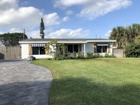 Renovated 4 Bedroom East Boca House, Walk to Everything!