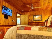 ★ Smokies Cabin Tree House Retreat, Pet-Friendly ★ Hotel in zona D Garden