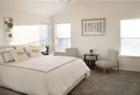 Beautiful, central located with pool and fire pit!