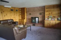 Spacious 5-bedroom house in lovely Payette with WiFi, AC, fitness room, pool.