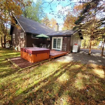 Bear Lair 1 Pet friendly,walking trails,hot tub