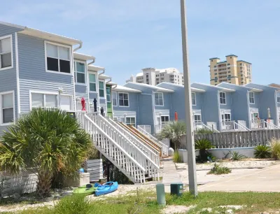 Stunning Cozy Navarre Beach Town House Newly Renovated in a Great Location 나바르 비치 시 투르틀 컨저베이션 센터 주변 호텔
