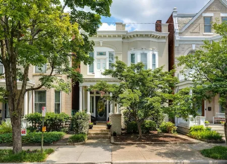 Charming Fan District Getaway Отели рядом с достопримечательностью «Университет Ричмонд»