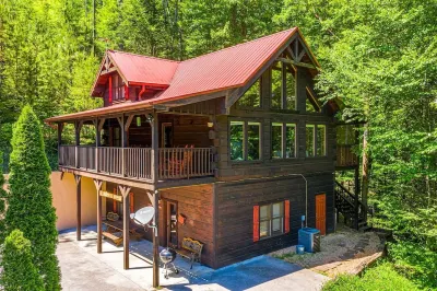 Dog Friendly Secluded Cabin Whot-Tub & Sleeps 12 Hotel di Sevier County