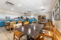 Country Inn & Suites by Radisson, Watertown, SD - Завтрак