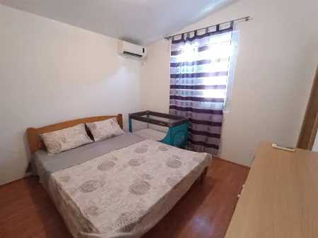 Cozy family villa with a courtyard and barbecue area Отели в г. Добра-Вода