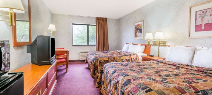 Days Inn by Wyndham Topeka Hotels in Topeka