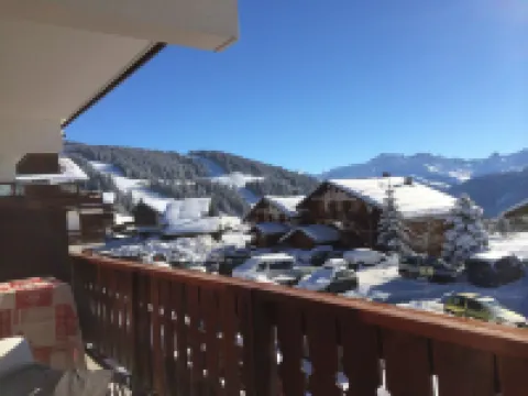 Bright south-facing apartment, 12m2 balcony, splendid view of the resort at the foot of the slopes