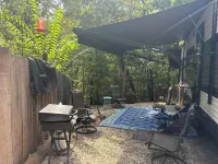 New Camper with a Hot Tub and Pool: Great For Families or a Romantic Weekend. Hotels in Franklin County