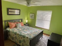3 miles to Daytona Beach Family size home