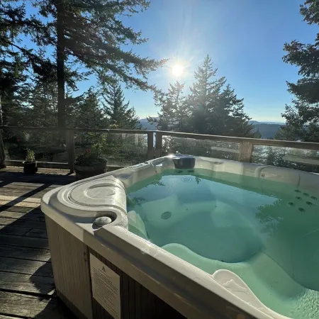 Paradise in Forest setting w/ Ocean views, hot tub, close to town & Hiking